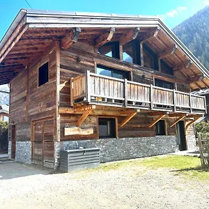 https://chalet-le-petit-nicolas-jacuzzi-vue-mont-blanc.hotels-rhonealpes.com
